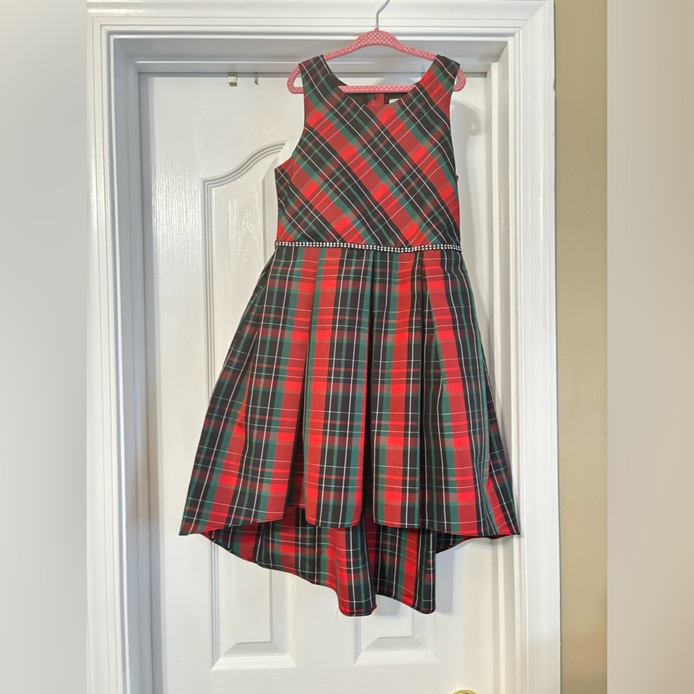 Beautiful girls semi-formal Seeet Hesrt Rose dress w/ velvet shoulder sweater.
